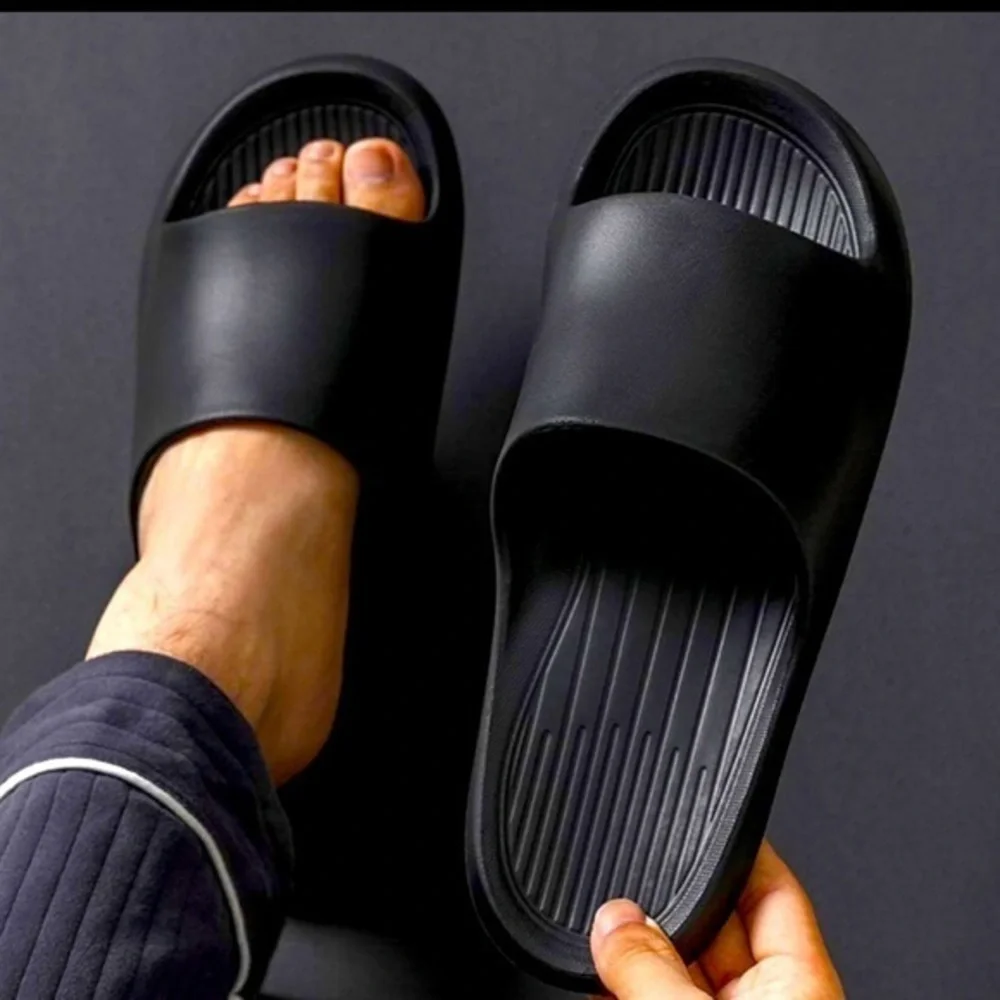 2 CLOUDS PIllow cushion SLIDE SANDALs 5 STaR rated BLack $57 msrp Mens 9/10